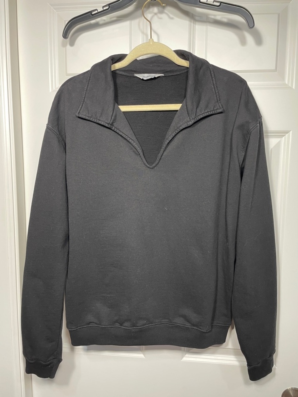 Talentless Sweatshirt Size Small Black V Neck Long Sleeve Collar